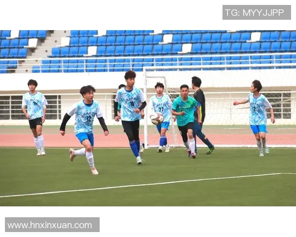 足球的情人：在绿茵场上追逐梦想与爱的交响曲